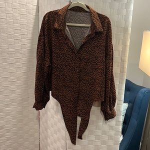 Leopard print tie-front blouse, long sleeve